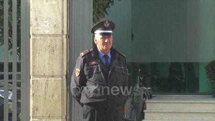 Ora News - Qarkullonte me armë në Shijak, pranga të dënuarit me 15 vite burg për vrasje