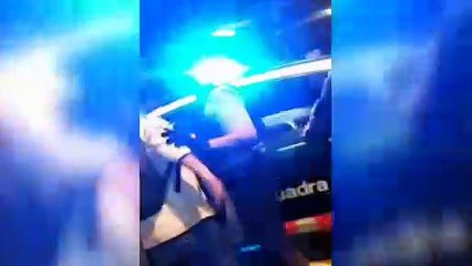Vecinos de Barcelona graban la violenta reacción de un detenido