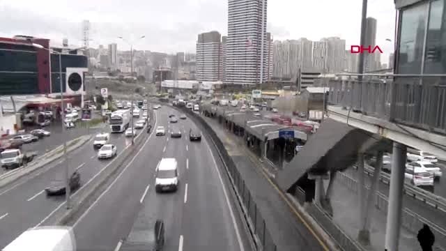 Haramidere'de metrobüs kazası yaralılar var