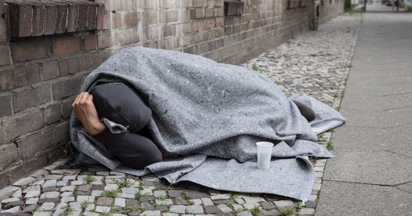 Des amendes de 500 euros pour les SDF ? Des associations fustigent un article de la loi « engagement et proximité», le gouvernement dément