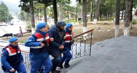 Annesini öldürüp "Paralel evrende bir şey olmuştur" diyen caniye müebbet hapis verildi