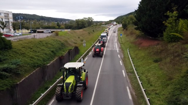 Manifestation des agriculteurs en haute-Saône : l'arrivée des agriculteurs a Vaivre sur le site d'Intervalle.