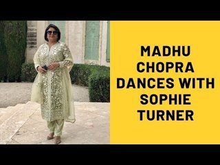 Télécharger la video: Priyanka Chopra’s Mother Madhu Chopra Dances With Sophie Turner At The Jonas Brothers Concert