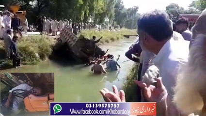 Charsadda: Tangi Shakor Behram Dheri ma Trackter Trali Neher ma Ger Gai.