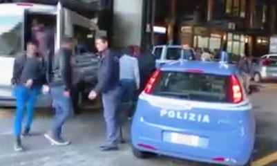 Migranti, fermato furgone con 13 stranieri al Traforo del Monte Bianco (08.10.19)