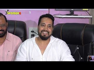 Mika Singh gets into a heated argument with a journalist | SpotboyE