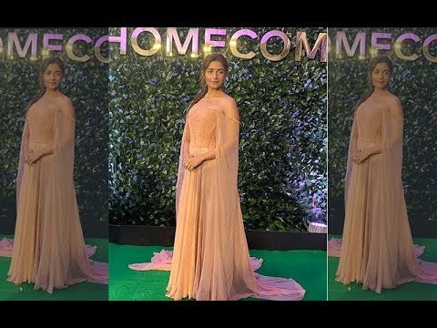 Alia Bhatt Graces The Green Carpet At IIFA Awards 2019 | SpotboyE