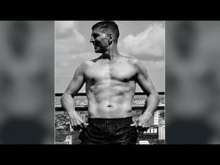 Akshay Kumar's Shirtless Picture On His Birthday Will Make You Question His Real Age | SpotboyE