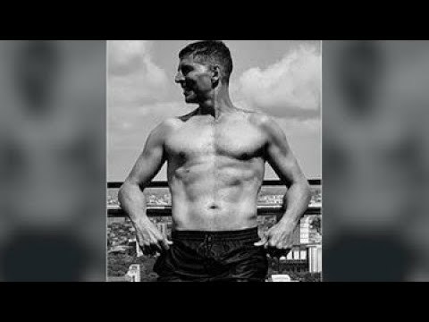 Akshay Kumar's Shirtless Picture On His Birthday Will Make You Question His Real Age | SpotboyE