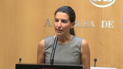 Monasterio ve "machismo" en la salida de Clara Serra