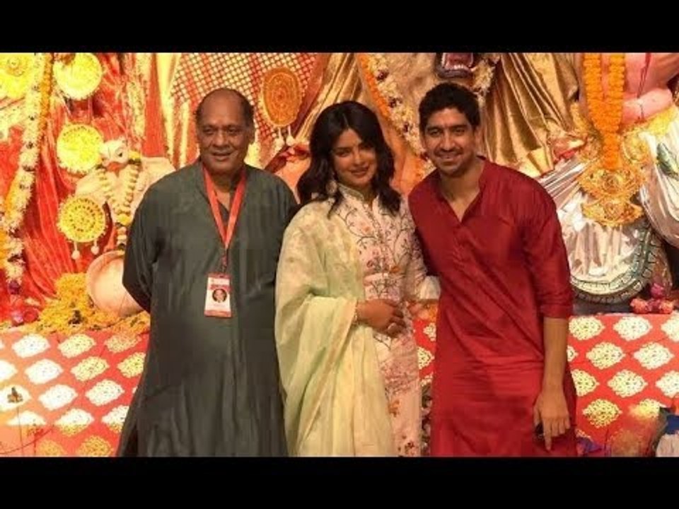 Priyanka Chopra Takes Blessings At Durga Puja With Ayan Mukerji | SpotboyE