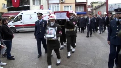 Bursa şehidine ağlıyor