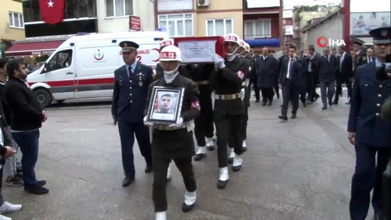 Bursa şehidine ağlıyor