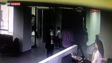 Tekirdağ'da okul görevlisi depreme yakalanan hasta çocuğu sırtında taşıdı