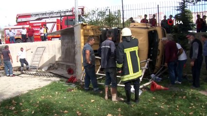 Kontrolden çıkan kamyon önce otomobile çarptı, sonra lunaparkın bahçesine uçtu