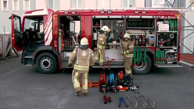 İstanbul İtfaiyesi, ilk müdahale itfaiye aracını ve ekipmanlarını sergiledi