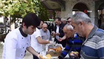 Mehmetçik için pişi dağıttılar
