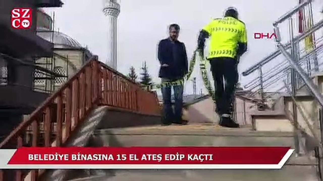 Belediye binasına pompalıyla 15 el ateş edip kaçtı