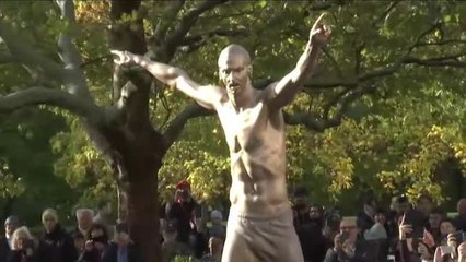 Ibrahimovic inaugura en Malmö su propia estatua gigante