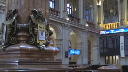 El Ibex 35 cae un 1,15 % y vuelve a perder los 9.000 puntos