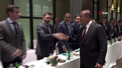 - Dışişleri Bakanı Çavuşoğlu, Cezayir'de Türk iş adamları ile görüştü