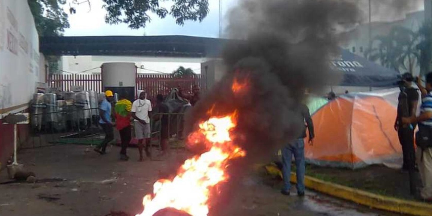 Migrantes africanos enfrentan a Guardia Nacional en Chiapas
