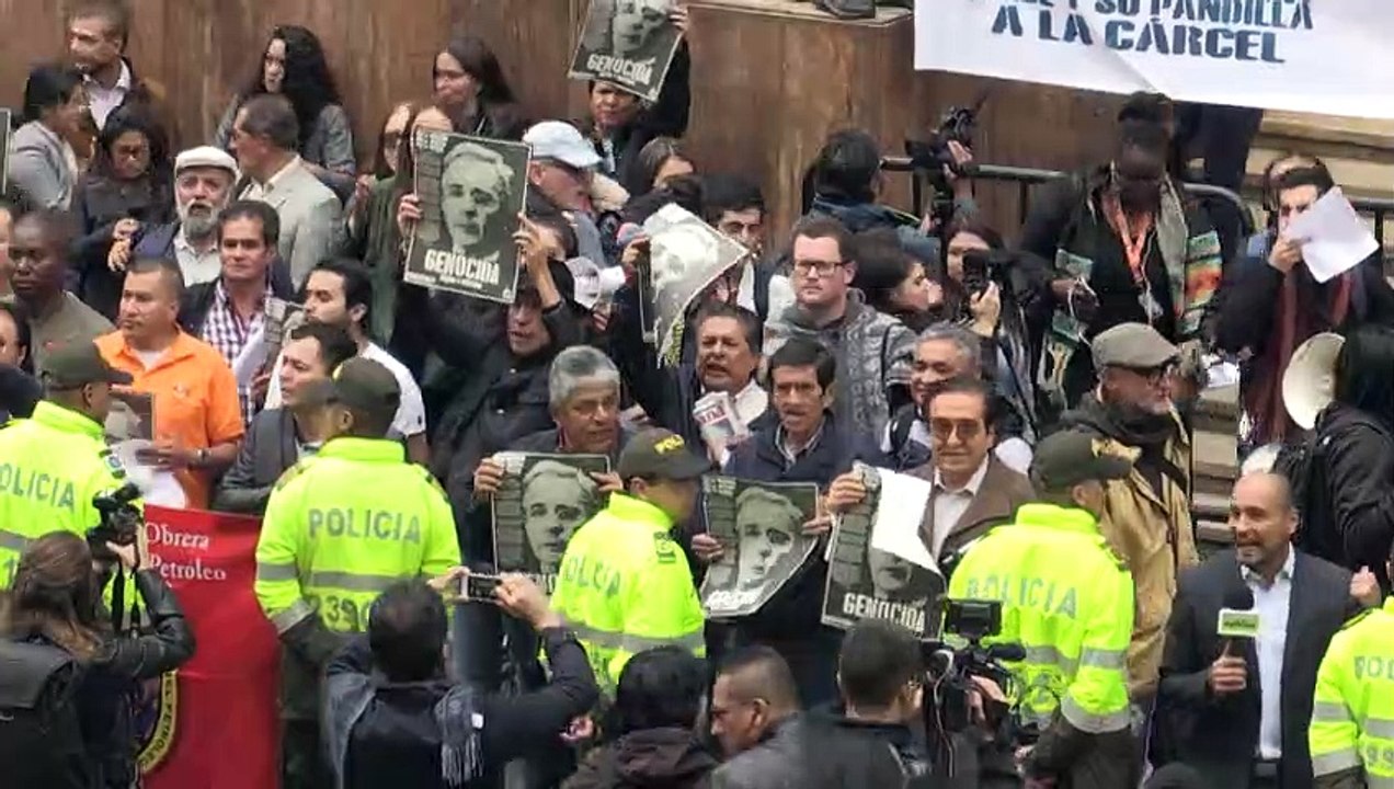 Álvaro Uribe, el influyente expresidente de Colombia responde a la justicia