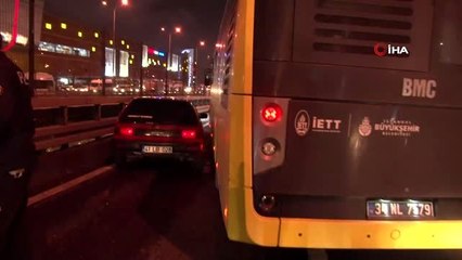 E-5'te ilginç kaza... İETT şoförü kendisine çarpan aracı bariyerlere sıkıştırdı