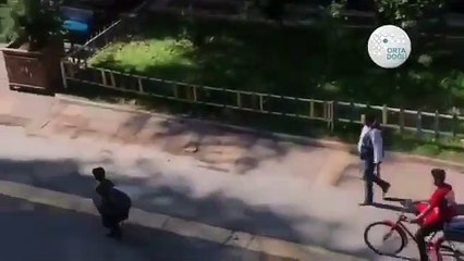 Diyarbakır'da zabıta, kağıt toplayan küçük çocuğu dövdü