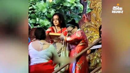 देवी विसर्जन पर पहुंचे करण, काजोल और रानी