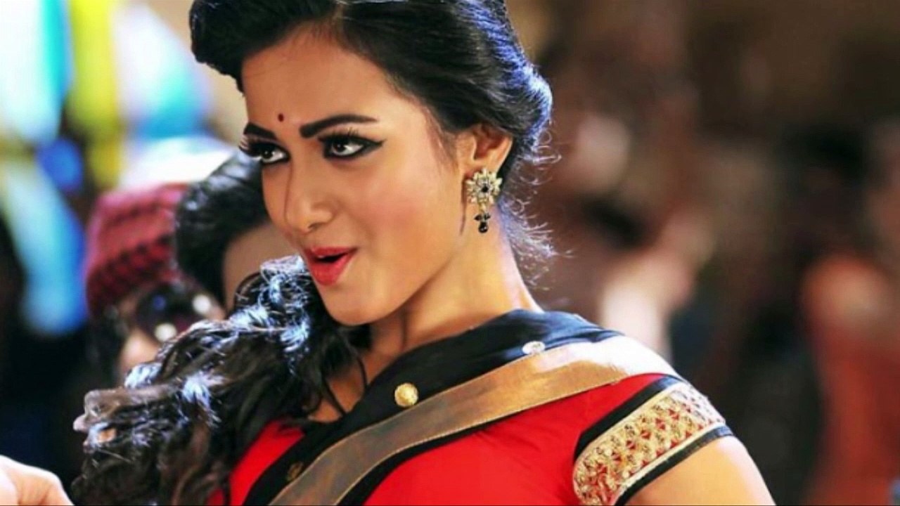 Catherine Tresa Bikini in Gautham Nanda Movie(T...