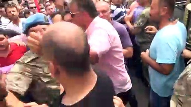 Yarbay Mehmet Alkan'a ''Reis senden özür bekliyor'' notu