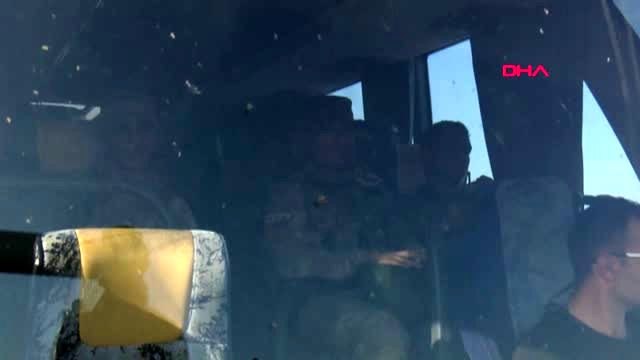 Şanlıurfa sınıra sevk edilen askerlere coşkulu karşılama