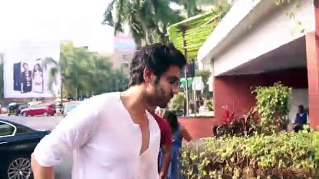 Pagalpanti Co-Stars Kartik Aaryan and Kiara Advani Spotted at Director Anees Bazmee Office