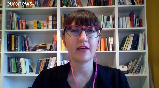 Italian MPs vote to slash number of seats in parliament and senate