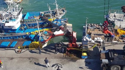 대천항서 크레인이 어선 덮쳐 2명 사상 / YTN