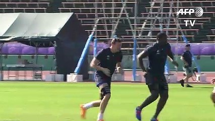 Rugby: Ntamack s'attend à "un match intense" contre le XV de la Rose