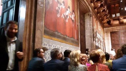 Miembros del Consell entran al acto del Día de la Comunitat