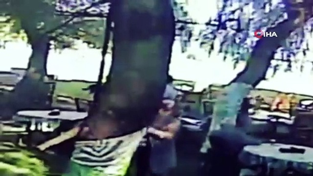 Kafe sahibi kadın, kendisine sığınan kadını canı pahasına böyle korudu