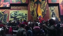 Los indígenas asaltan el Parlamento de Ecuador