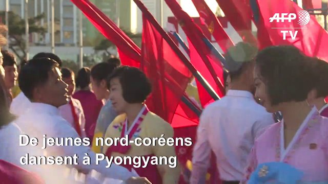 Danses à Pyongyang pour célébrer Kim Jong Il, le père de l'actuel dictateur