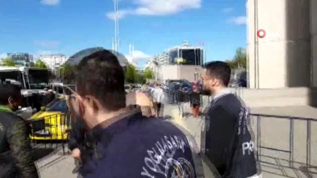 Taksim Tarlabaşı'nda bir evde 19 yaşındaki öz kızına işkence ettiği iddia edilen Muzaffer A. sevk...