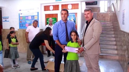 Siirt'te hayırsever iş adamından öğrencilere ayakkabı yardımı
