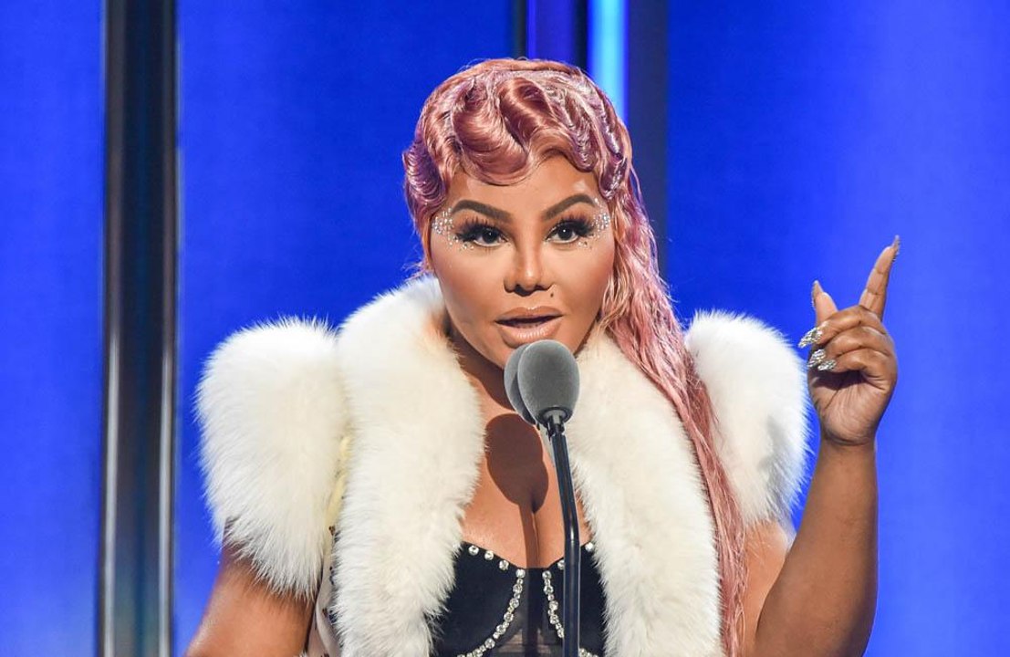 Lil' Kim pays tribute to Biggie at 2019 BET Hip Hop Awards