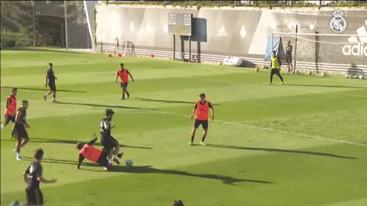 El Real Madrid se entrena sin sus internacionales
