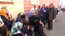 Tatvan Gönüllüleri'nden HDP önünde evlat nöbeti tutan ailelere ziyaret