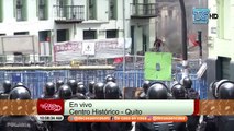 VIDEO | Manifestantes lanzan piedras y queman llantas en el Centro Histórico de Quito
