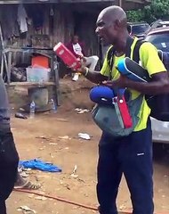 Qui pourra résister à acheter sa marchandise avec une telle approche