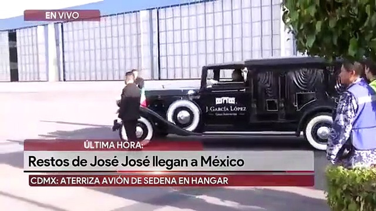 Restos de José José llegan a México