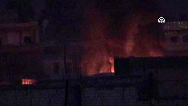 Barış Pınarı Harekatı - YPG/PKK'lı teröristlerin lastik yaktıkları görüldü